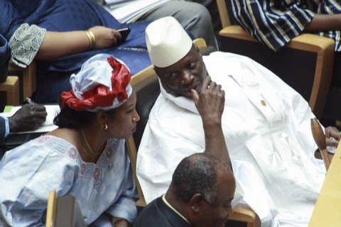 Экс-президент Гамбии покинул страну, оставив пустую казну (обновлено)