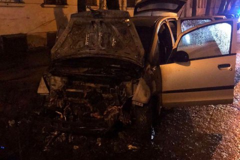 Появилось видео поджога автомобиля семьи львовских журналистов