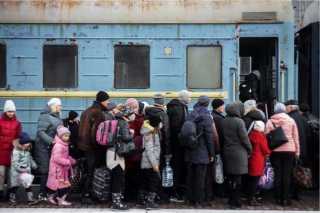 &quot;Евакуація&quot; з окупованого Донбасу до Росії на потягах