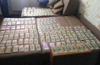 В Киеве чиновник миграционной службы попался на взятке 100 тыс. грн