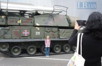 У центрі Києва відкрилася виставка військової техніки "Міць нескорених"