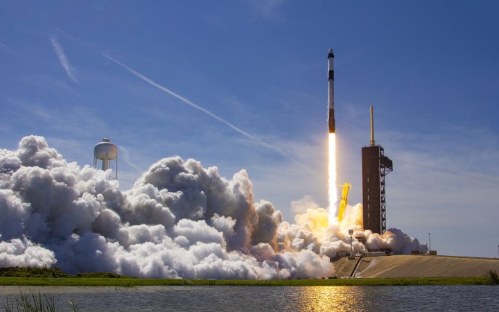 SpaceX відправила перший туристичний рейс на МКС