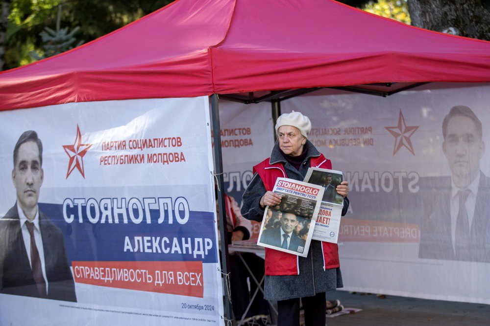 Агітаційний намет Олександра Стояногла в центрі Кишинева, 27 жовтня 2024 року.