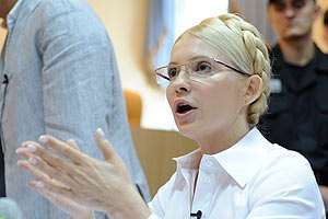 Тимошенко "в исключительном порядке" разрешили позвонить родственникам