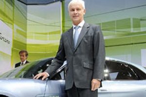 Porsche разработает новый среднемоторный суперкар
