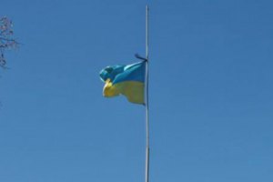 Военные в Крыму подняли украинский флаг