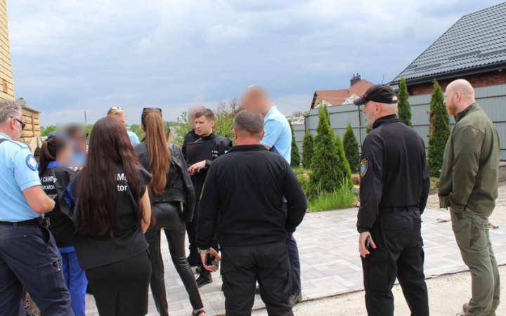 Команда Міжнародного кримінального суду оглянула місця воєнних злочинів росіян на Сумщині