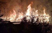 Через російські обстріли у Харківській області виникли пожежі