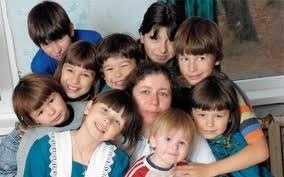 Янукович сделал матерями-героинями 10 тысяч женщин