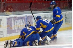 Украинские хоккеисты громят румынов