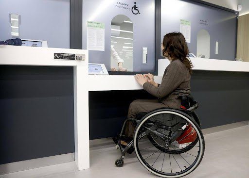 Каса з заниженою висотою стільниці