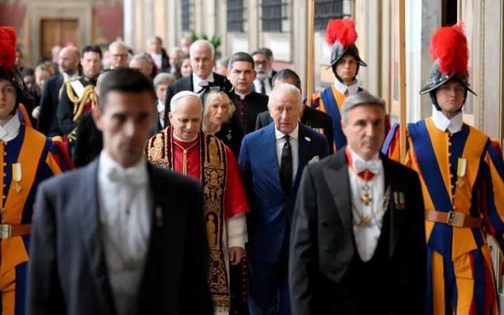 Король Чарльз ІІІ та Папа Лев XIV провели історичну спільну молитву