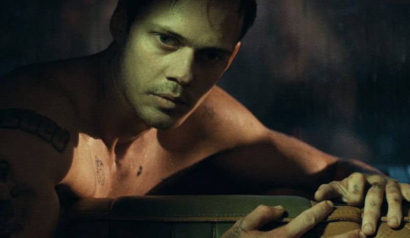 Кадр з фільму «Під замком».