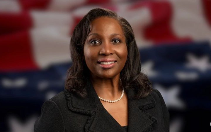 Верховний суд США дозволив Лізі Кук наразі залишитися членкинею Ради керівників ФРС