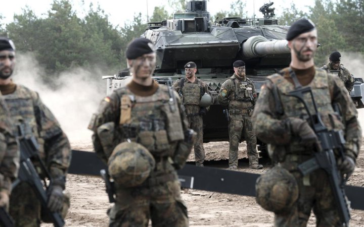 Reuters: Німеччина планує запровадити добровільну шестимісячну військову службу