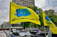 Митинг за еврономера второй день подряд перекрыл улицу Грушевского в Киеве