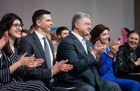 Депутати "Народного фронту" і БПП, співачка, блогери і військові: кого Порошенко бере на вибори