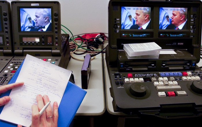 Слободан Милошевич під час засідання суду у Гаазі .