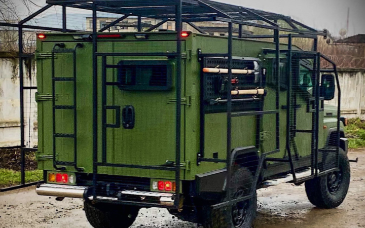 Німеччина передала Україні ще 5 броньованих автомобілів для евакуації поранених