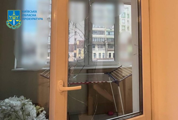У Київській області уламками пошкоджені приватні і багатоповерхові будинки 