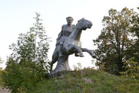 У Волновасі знесли пам'ятник Чапаєву, якого "замаскували" під козака