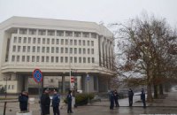 СБУ розслідує захоплення адмінбудівель у Криму як теракт
