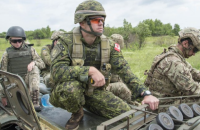 Порошенко подякував Канаді за продовження військової місії в Україні