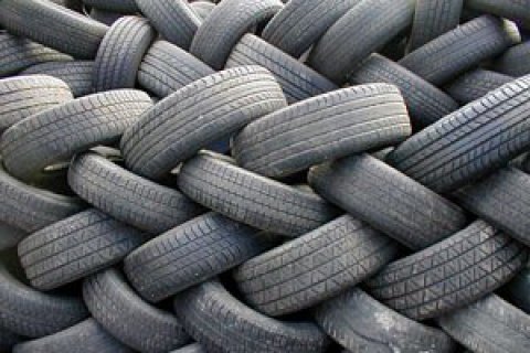 Виробник шин Michelin припиняє роботу в Росії 
