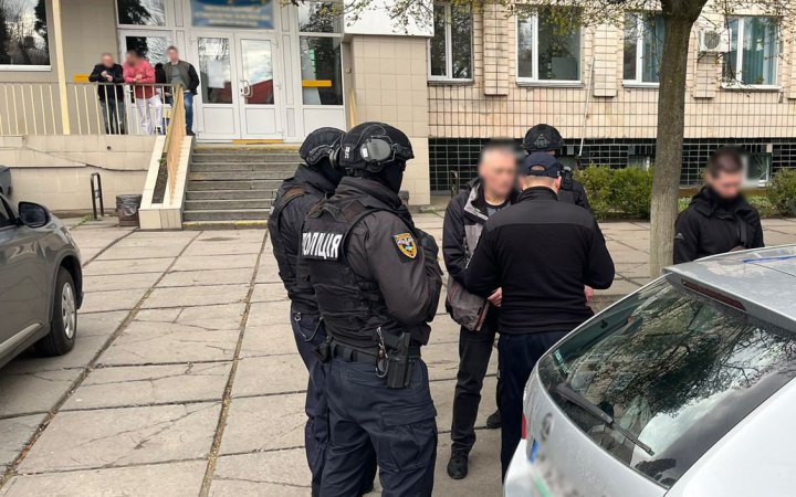 На Житомирщині затримали голову обласної ВЛК, який "торгував" діагнозами