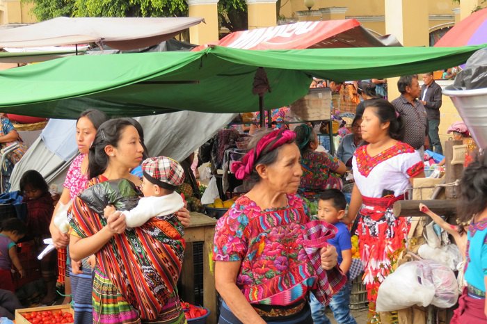 На ринку в Чічікастенанго (Гватемала)