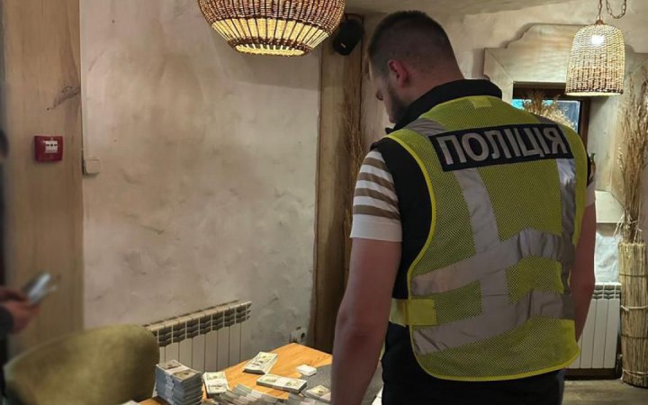 Судитимуть двох ділків, які за $500 тис. "продавали" керівну посаду держпідприємства НААН 