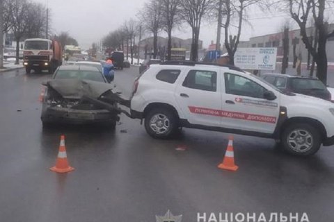 У Тернополі потрапило в ДТП авто, яке перевозило вакцини