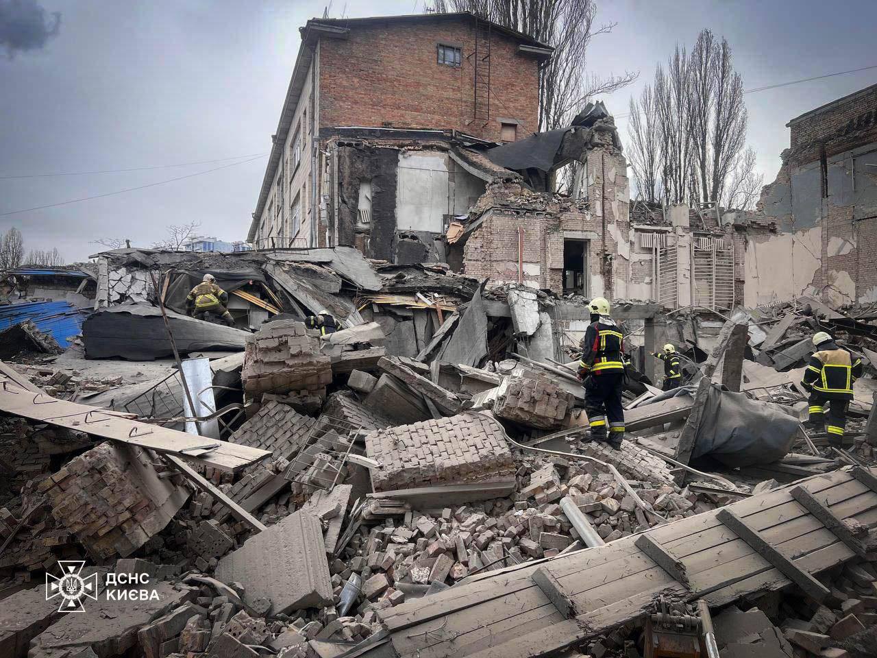 Пошкодження після обстрілу Києва