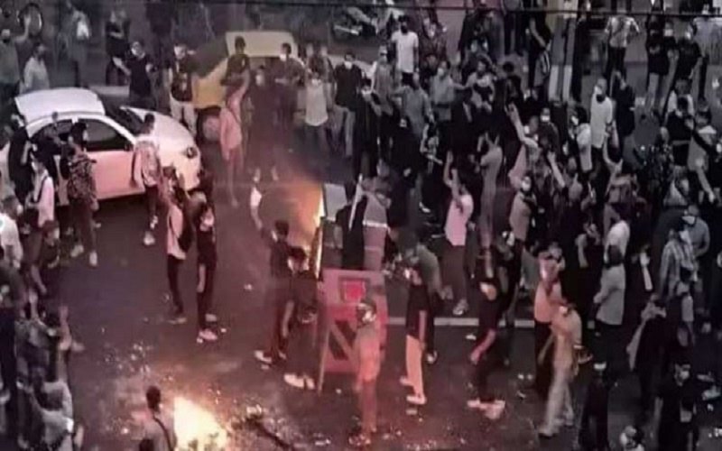 Учасники вуличних протестів в Ірані