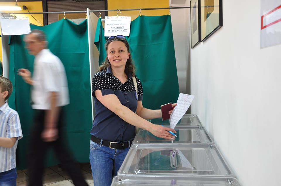 Українці голосують в Неаполі під час виборів 25 травня 2014 р