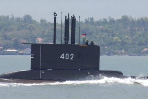 Индонезийскую субмарину нашли расколотой на три части