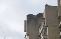 У Сумах внаслідок влучання російського безпілотника пошкоджені покрівля та близько 20 вікон у багатоповерхівці