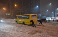 Мэрия Киева бросила пять тысяч человек на расчистку улиц от снега