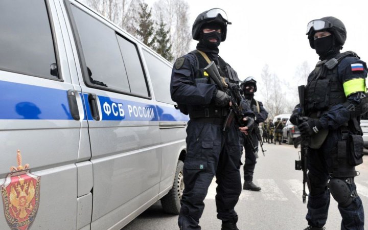 На ТОТ Луганщини невдоволеним "владою" погрожують ув'язненням до трьох років