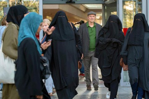 У Нідерландах заборонили носити паранджу в громадських місцях