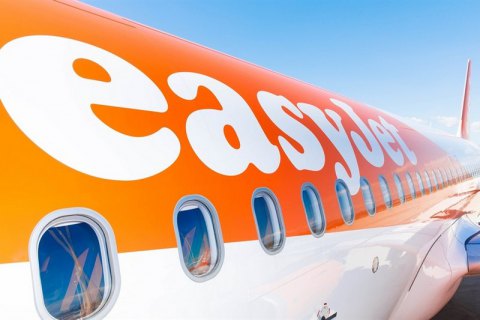 Лоукостер EasyJet назвав терміни відновлення польотів