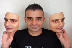 Японцы научились копировать человеческие лица, делая неотличимые 3D-маски