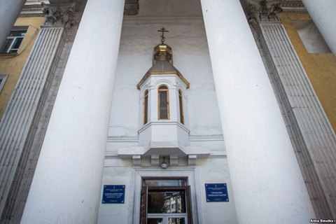 Российские силовики объяснили блокирование храма УПЦ КП в Симферополе решением суда от 2015 года