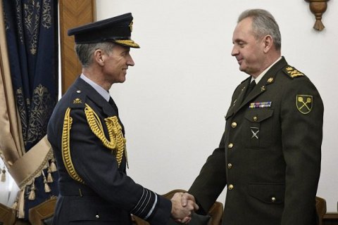 Муженко и Хилльер обсудили ​перспективы подготовки украинских военных летчиков в Великобритании 
