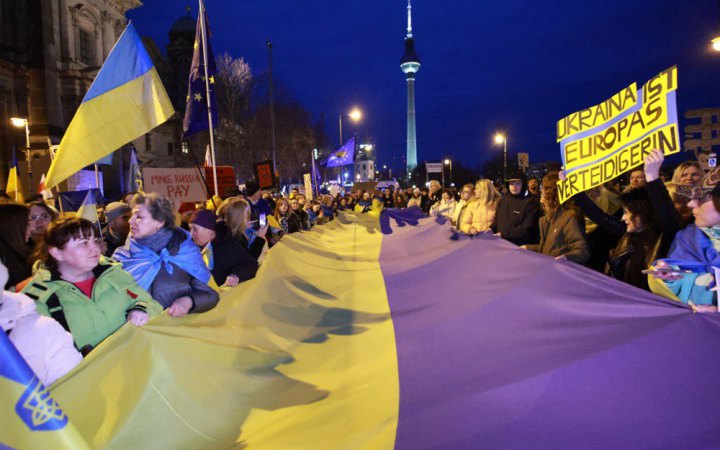 У Німеччині більшає українських чоловіків призовного віку. За рік їхня кількість зросла на 52 тисячі