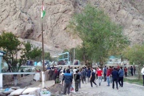 Кыргызстан заявляет об обстреле жилых домов таджикскими военнослужащими