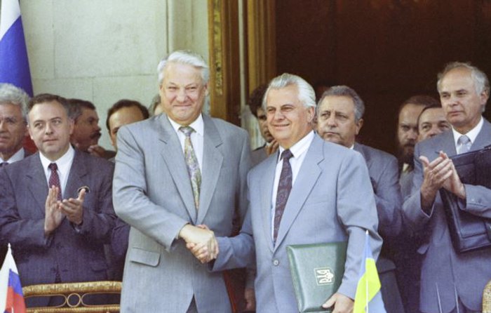 Президенти України і Росії Леонід Кравчук і Борис Єльцин після церемонії підписання угоди про Чорноморський флот. Ялта, 3 серпня
1992
