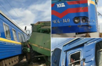 Поезд Бахмут - Львов столкнулся с комбайном 