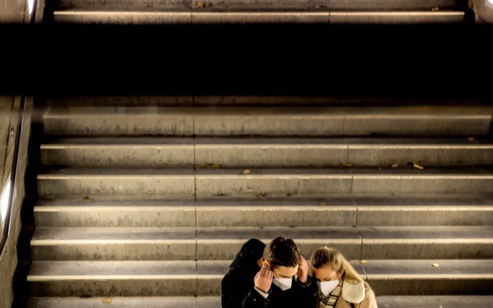 COVID-19 існує, і пандемія не скінчилась. Що й досі важливо знати про коронавірусну хворобу 