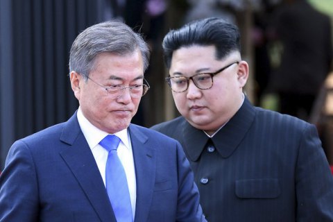 Лідери Південної та Північної Корей провели незаплановану зустріч